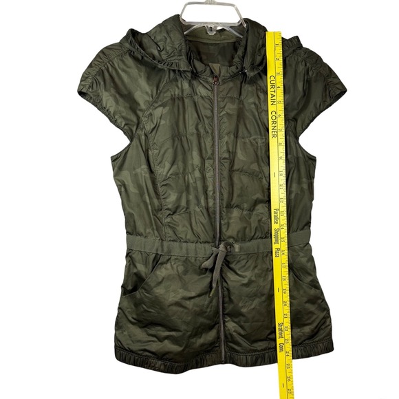 Lululemon Spring Fling Puffer Vest, Camo, Removable Hood, Size 6 - Picture 5 of 10